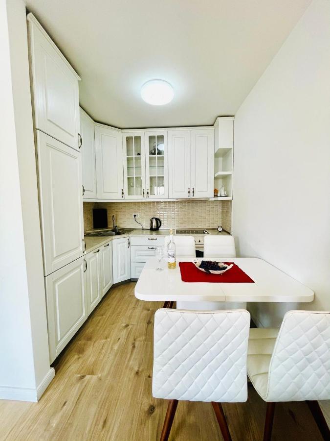 4 Llullat - City Center Apartment プリシュティナ エクステリア 写真