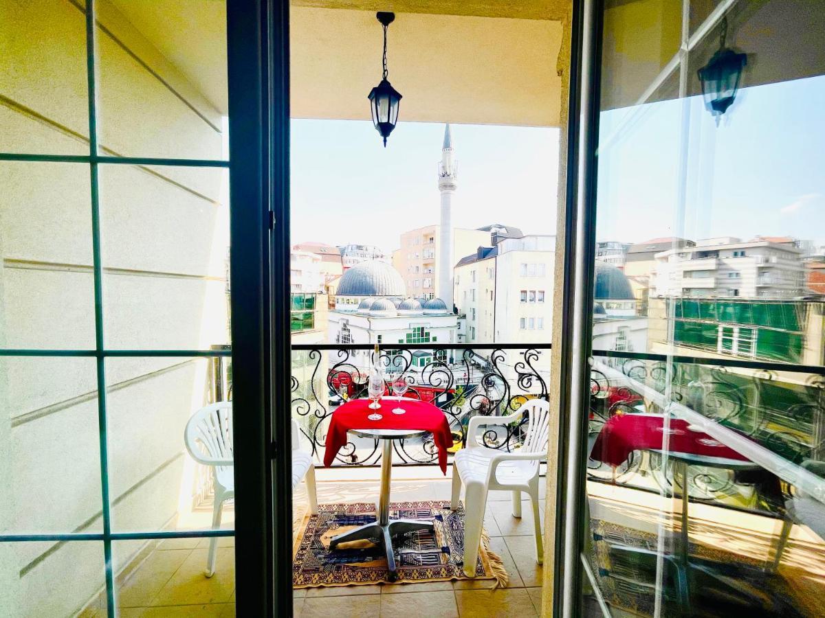 4 Llullat - City Center Apartment プリシュティナ エクステリア 写真