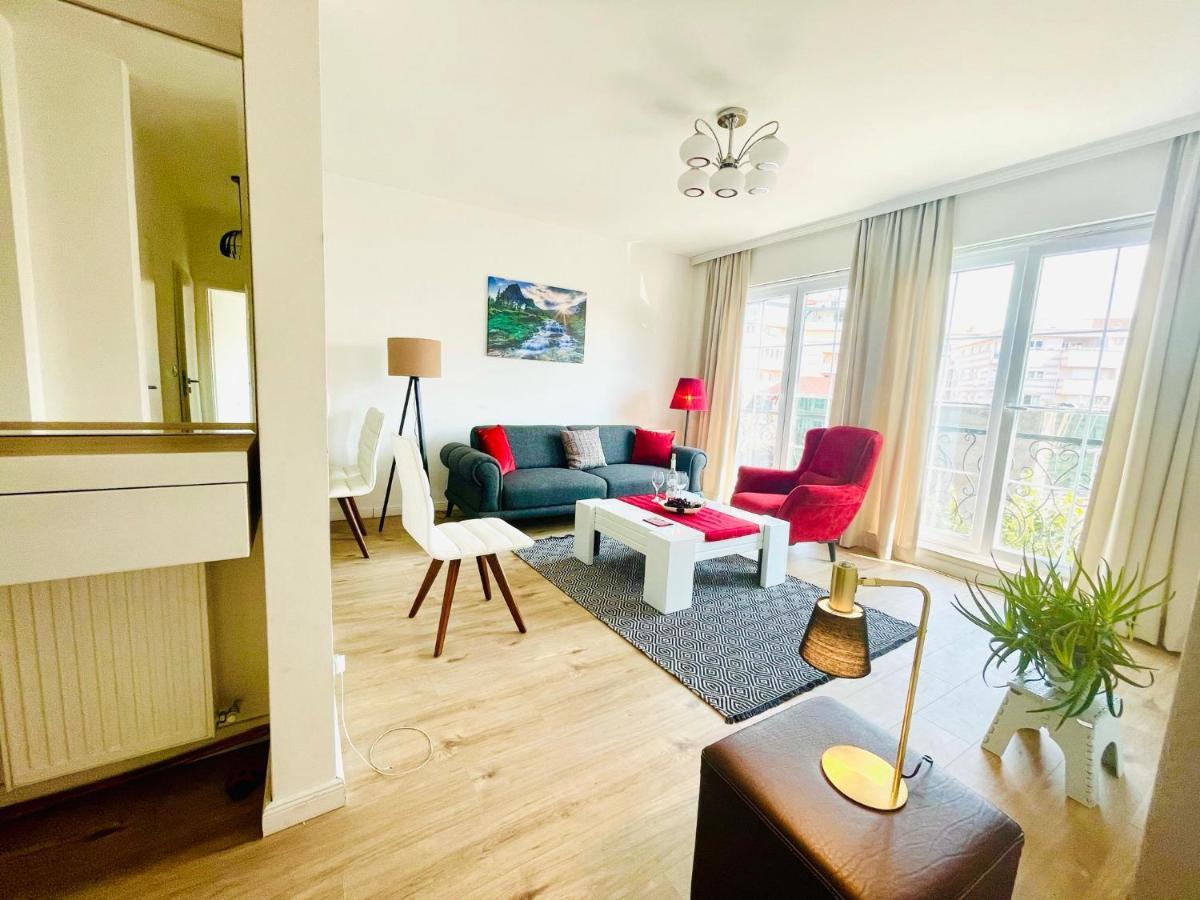 4 Llullat - City Center Apartment プリシュティナ エクステリア 写真
